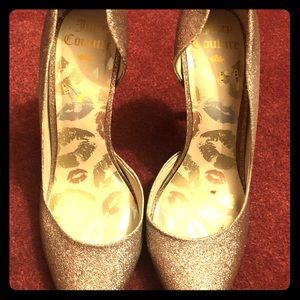 Juicy Couture Gold Glitter Pumps